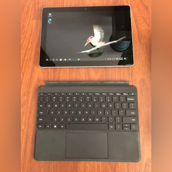 Microsoft Surface Go Bundle - Picture 3 of 12